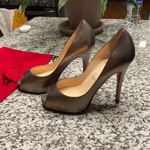 Christian Louboutin Pewter Very Prive pumps